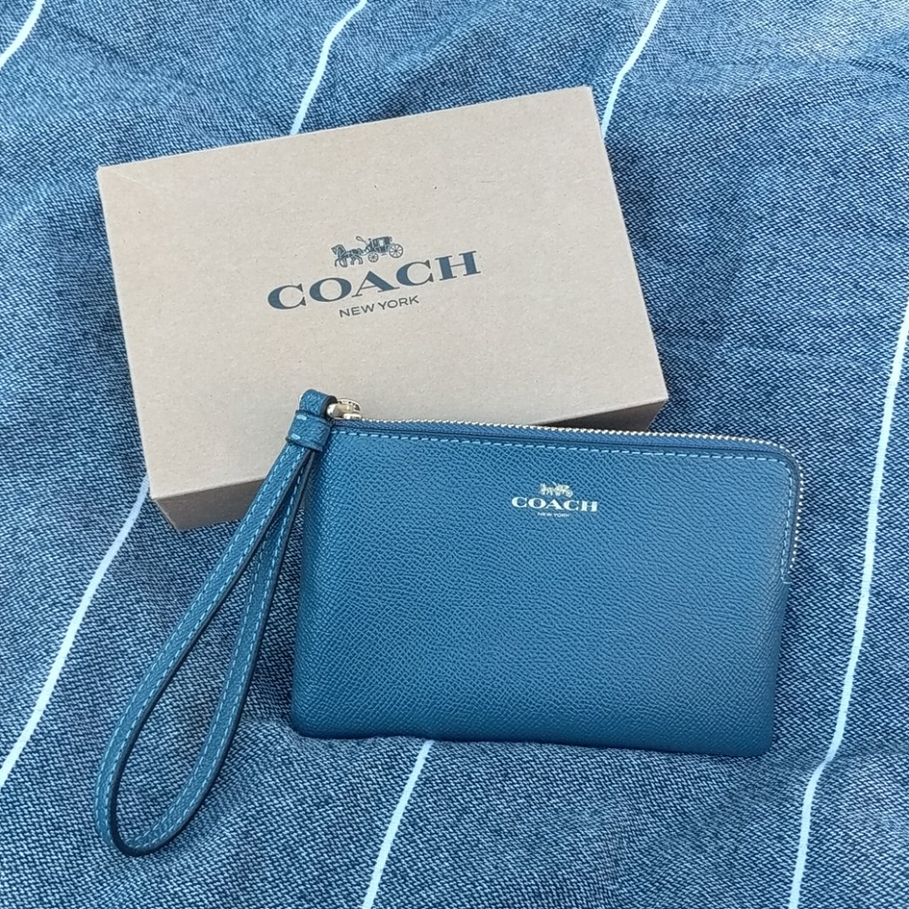 BNIB Coach Wristlet